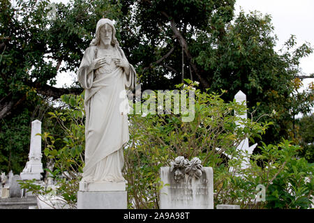 Kuba, Havanna, 11,15,2018, Gräbern und Gedenkstätten in Nekropole Cristobal Colon Lateinamerikas größte Friedhof Stockfoto