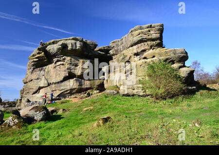 Kletterer, Brimham Rocks, Nidderdale, North Yorkshire Stockfoto