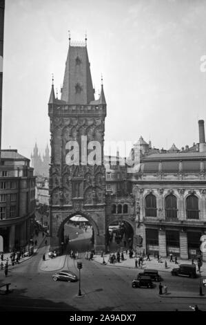 Originale Bildunterschrift: Der Pulverturm in Prag, 1930er Jahre Stockfoto