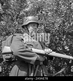 Ein tapferer Soldat der Deutschen Wehrmacht, Deutschland 1930. Stockfoto