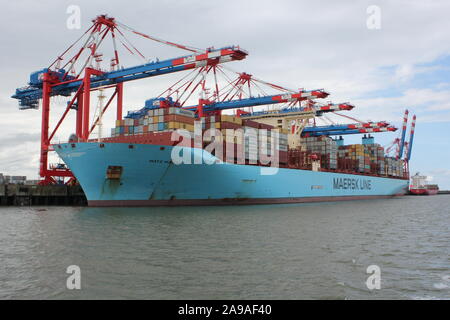 Containerschiff MATZ MAERSK vertäut am Jade-Weser-Port Wilhelmshaven Stockfoto