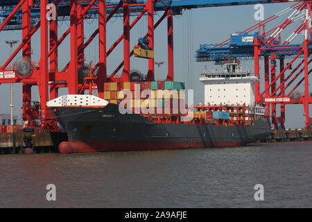 Containerschiff ANNALISA S. vertäut am Jade-Weser-Port Wilhelmshaven Stockfoto