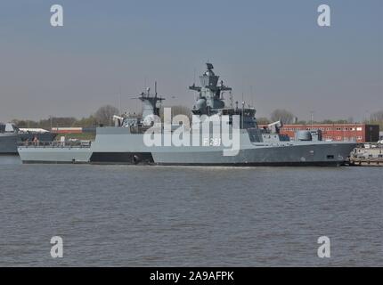 Die deutsche Korvette F 261 MAGDEBURG günstig in Wilhelmshaven Marinestützpunkt, Deutschland Stockfoto