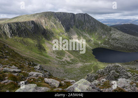 Blick auf Lochnagar, einen Munro in Aberdeenshire, Schottland. Stockfoto