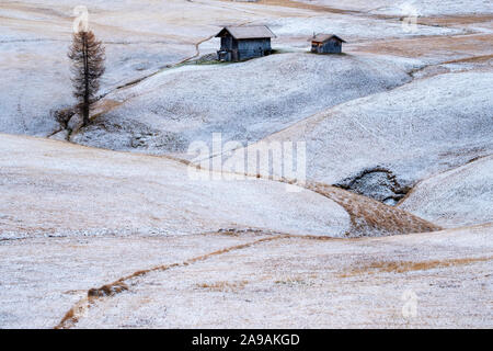 Zauberhafte und wunderschöne Szene in Dolomiten, Seiser Alm oder Seiser Alm, Provinz Bozen - Südtirol, Italien Stockfoto