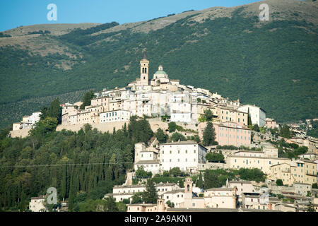 Duomo di Sant'Emiliano im historischen Zentrum von Trevi, Umbrien, Italien. Am 19. August 2019 © wojciech Strozyk/Alamy Stock Foto Stockfoto