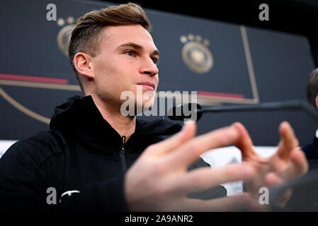 Joshua Kimmich (Deutschland). GES/Fussball/EM-Qualifikation: Pressekonferenz der deutschen Nationalmannschaft in Düsseldorf, 14.11.2019 Fußball: Europäische Qualifier: Pressekonferenz der deutschen Nationalmannschaft, Düsseldorf, 14. November 2019 | Verwendung weltweit Stockfoto