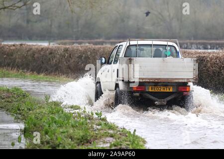 Überschwemmung in Gloucestershire - Undatiert Archiv Bilder Bild von Antony Thompson - tausend Wort Medien, KEIN VERKAUF, keine SYNDICATION. Kontakt Für weitere Stockfoto