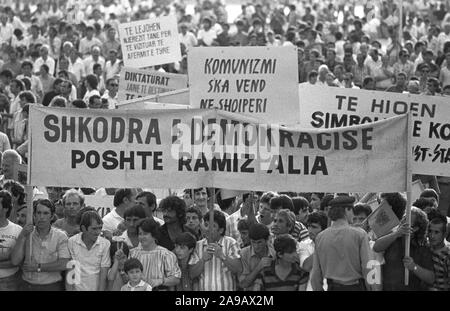 PRO-DEMOKRATIE DEMONSTRATION, TIRANA, ALBANIEN, 14. SEP' 91, Stockfoto