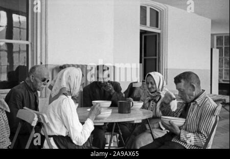 Flüchtlinge aus den ehemaligen deutschen Osten erreichen sicher Bayern, Deutschland 1940 s Stockfoto