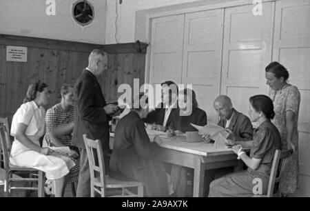 Flüchtlinge aus den ehemaligen deutschen Osten erreichen sicher Bayern, Deutschland 1940 s Stockfoto