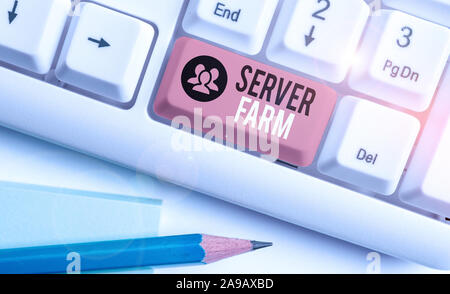 Wort schreiben Text Serverfarm. Business Foto präsentiert eine Gruppe von Computern, die als Server fungieren und gemeinsam untergebracht Stockfoto