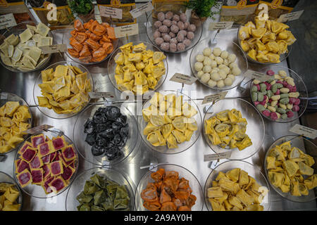 London, Großbritannien. 14 Nov, 2019. Verschiedene Arten von Pasta am nur dedizierte Ereignis für die Pizza und Pasta Industrien in Europa. präsentieren über 200 Aussteller, 1.000 führenden Marken die Chance gibt, das beste der Branche vom Restaurant Ketten, unabhängige Restaurants, Pizzerien, Grossisten zu entdecken, sowie, Gerätehersteller, Spezialist Zutaten und Lebensmittel Lieferanten. Credit: Paul Quezada-Neiman/Alamy leben Nachrichten Stockfoto