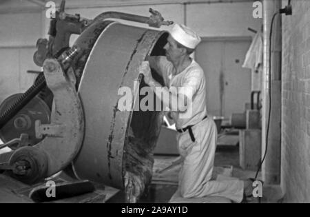 Bäcker in Ihrem täglichen Geschäft an Schlueterbrot Bäckereien in Berlin, Deutschland 1930. Stockfoto