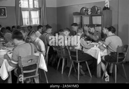 Tägliche Geschäft an einen Lehrling home Der NSV Organisation in Berlin Charlottenburg, Deutschland 1930. Stockfoto