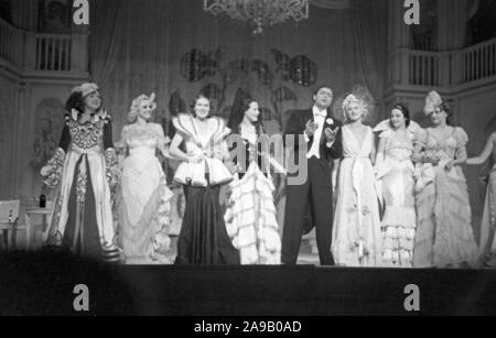 Die Operette 'Melodie der Nacht' im Berliner Metropol Theater unter der Regie von Heinz Hentschke, Deutschland 1930 Stockfoto