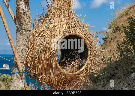 Bird's Nest aus Stroh, touristische Foto Bereich auf der Insel Nusa Penida, in der Nähe von Bali, Indonesien Stockfoto