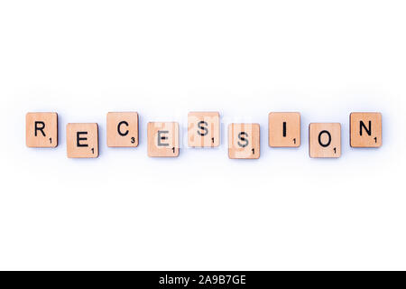 London, Großbritannien - 6. Februar 2019: Das Wort Rezession, Dinkel mit hölzernen Buchstabensteine. Stockfoto