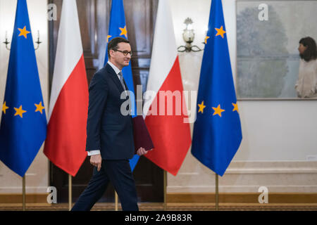 Warschau, Polen. 14 Nov, 2019. Der alte und neue Ministerpräsident Mateusz Morawiecki während der Bezeichnung Zeremonie. Credit: SOPA Images Limited/Alamy leben Nachrichten Stockfoto