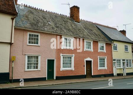 Street View zeigt mittelalterliche Häuser in Needham Market, Suffolk, England, Großbritannien Stockfoto