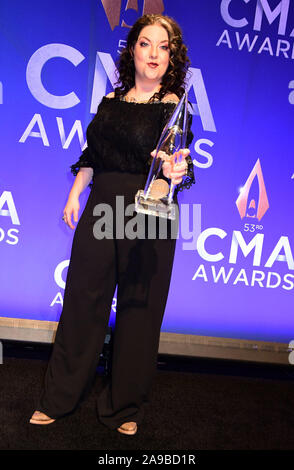 13. November 2019 - Nashville, Tennessee - Ashley McBryde. 53. jährlichen CMA Awards, der Country Musik größte Nacht, bei Bridgestone Arena statt. Photo Credit: AdMedia/MediaPunch Stockfoto