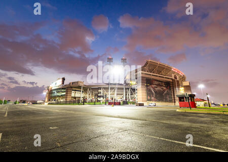 Die Universität von Louisville Cardinal Stadium wurde kürzlich renoviert, um eine Kapazität von 55.000 für ihre Fußballmannschaft zu erreichen. Stockfoto