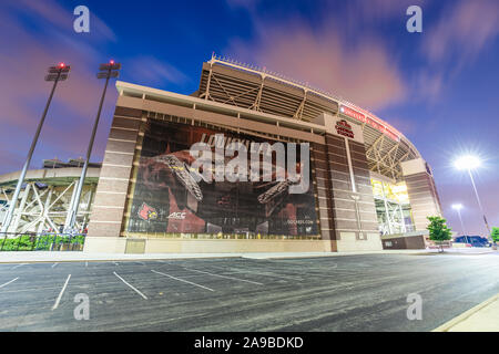 Die Universität von Louisville Cardinal Stadium wurde kürzlich renoviert, um eine Kapazität von 55.000 für ihre Fußballmannschaft zu erreichen. Stockfoto