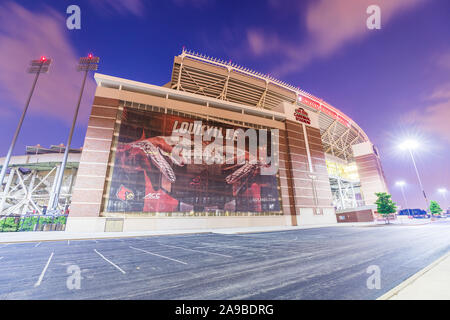 Die Universität von Louisville Cardinal Stadium wurde kürzlich renoviert, um eine Kapazität von 55.000 für ihre Fußballmannschaft zu erreichen. Stockfoto