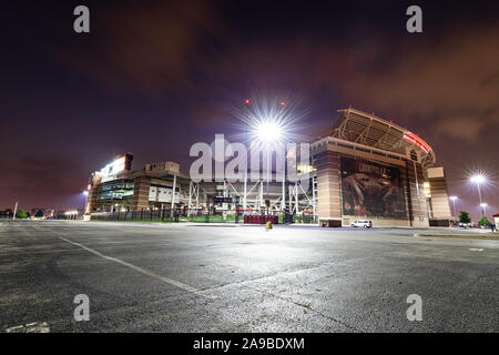 Die Universität von Louisville Papa John's Cardinal-Stadion wurde kürzlich renoviert, um eine Kapazität von 55.000 für ihre Fußballmannschaft zu erreichen. Stockfoto