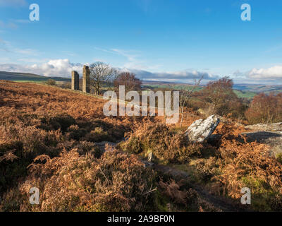 Herbst Heidekraut und Adlerfarn bei Yorkes Torheit oder zwei Stoops, in der Nähe von Pateley Bridge Nidderdale North Yorkshire England Stockfoto