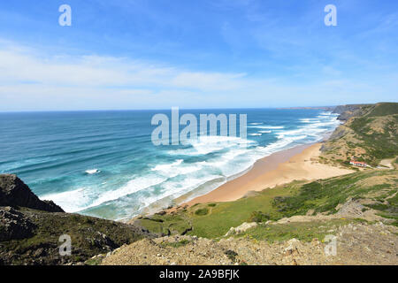 Marine aus der Sicht von Castelejo, (Blick auf cordoama Strand), Vila do Bispo, Algarve, Portugal Stockfoto