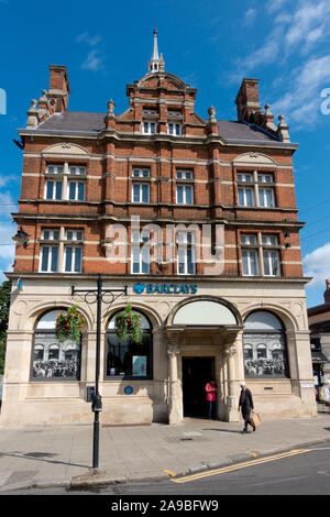 Enfield. Die Barclays Bank in London. Der weltweit erste ATM war in dieser Bank in Enfield North London installiert Stockfoto