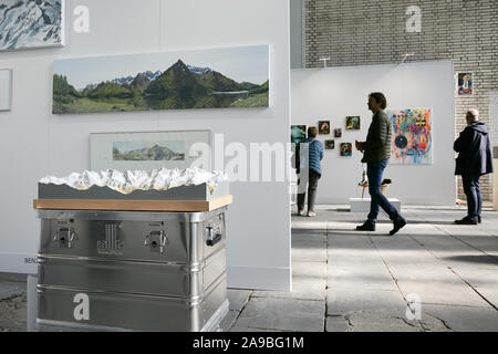 13.09.2019, Berlin, Berlin, Deutschland - Kunstmesse Positionen Berlin im Hangar 4 des Flughafen Tempelhof. Deutsche und internationale Galerien zeigen neue Arbeiten Stockfoto