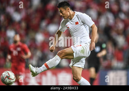 (191114) - DUBAI, November 14, 2019 (Xinhua) - Wu Lei China schießt während der Gruppe ein Match zwischen China und Syrien der FIFA Fußball-Weltmeisterschaft Katar 2022 und AFC Asian Cup 2023 in China vorläufige Gemeinsame Qualifizierung Runde 2 in Dubai, Vereinigte Arabische Emirate, Nov. 14, 2019. (Xinhua / Pan Yulong) Stockfoto