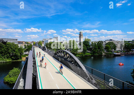 02.06.2019, Mülheim an der Ruhr, Nordrhein-Westfalen, Deutschland - Fahrrad Highway, Radschnellweg Ruhr RS1, überquert die Ruhr auf einem ehemaligen railwa Stockfoto