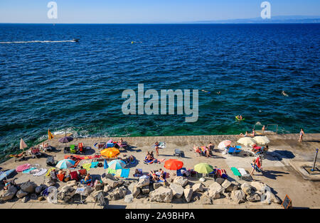 29.06.2019, Piran, Istrien, Slowenien - Leben am Strand am Strand der Stadt. 00 X 190629 D 220 CAROEX.JPG [MODEL RELEASE: NEIN PROPERTY RELEASE: NICHT ANWENDBAR (c) Stockfoto