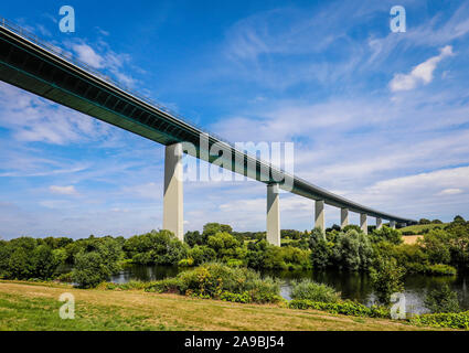 04.08.2019, Mülheim an der Ruhr, Nordrhein-Westfalen, Deutschland - Die mintarder Ruhrtalbruecke, auch genannt Mintarder Brücke, ist die längste Stahl Stockfoto