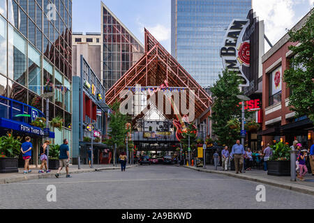 Fourth Street Live ist ein Teil von Downtown Louisville, verfügt über Bars, Geschäfte und Restaurants, sowie mit Konzerten und Veranstaltungen in den Pub öffnen Stockfoto