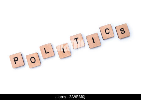 Das Wort Politik, Dinkel mit Holz- Brief Fliesen auf einem weißen Hintergrund. Stockfoto