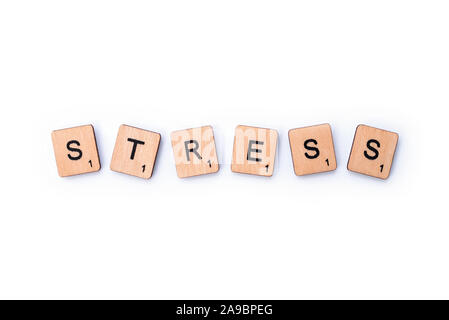 London, UK, 13. Februar 2019: Das Wort STRESS, Dinkel mit hölzernen Buchstabensteine über einem weißen Hintergrund. Stockfoto