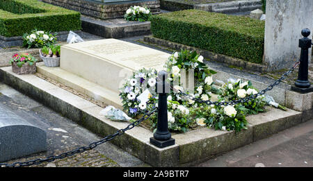 Tribute an den Grabstein von Winston Churchill Churchill Grundstück in St. Martin Kirche in Bladon, Oxfordshire am 50. Jahrestag des Todes der Kriegszeit Führer am 24. Januar 1965. Stockfoto