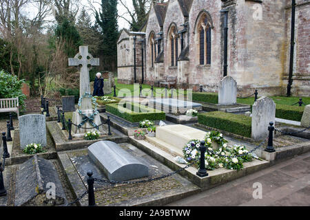 Tribute an den Grabstein von Winston Churchill Churchill Grundstück in St. Martin Kirche in Bladon, Oxfordshire am 50. Jahrestag des Todes der Kriegszeit Führer am 24. Januar 1965. Stockfoto