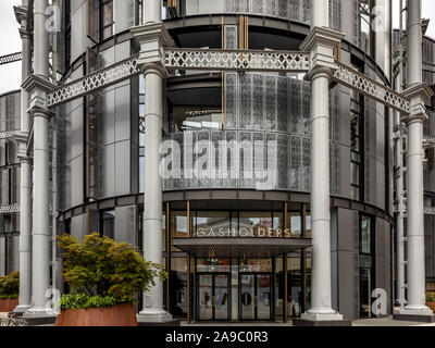 Außenansicht des Eingangs zu Gasholder, King's Cross. Wohnungen und Penthäuser im denkmalgeschützten Rahmen ehemaliger Gasbesitzer, London, Großbritannien Stockfoto