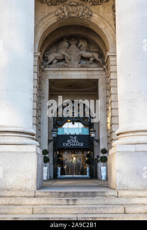 London, UK, 28. Januar 2019: Der beeindruckende Eingang der Royal Exchange in der Stadt London, UK. Stockfoto