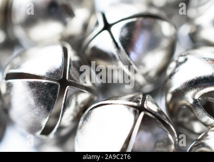 Nahaufnahme von Silver Christmas Jingle Bells Stockfoto