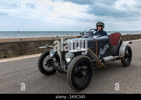 Jahrgang 1935 Austin 7 an der 'Wellen' Rennen, wo die Autos und Motorräder Rennen am Strand von Bridlington East Yorkshire England Großbritannien ziehen Stockfoto