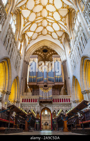 Wells, Großbritannien - 8 August 2013: Ein Blick ins Innere der Orgel in der herrlichen Wells Cathedral in Wells, Somerset. Wells Cathedral ist eine anglikanische Cath Stockfoto