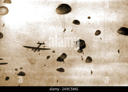 1945 - Februar 1941 - eine Zeitung Foto, neu eingestellten Britische Fallschirmjäger in der Ausbildung auf Ihre erste non-Combat Mission. Stockfoto