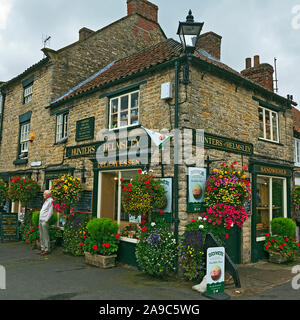 Bunte, mit Blumenmustern Anzeige auf Delikatessengeschäft in Helmsley North Yorkshire UK Stockfoto