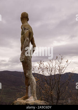 El Torno, Caceres, Spanien; Januar, 12, 2018: Portrait von Statuen der Denkmal für die Vergessenen des Spanischen Bürgerkriegs. Jerte Tal. Stockfoto